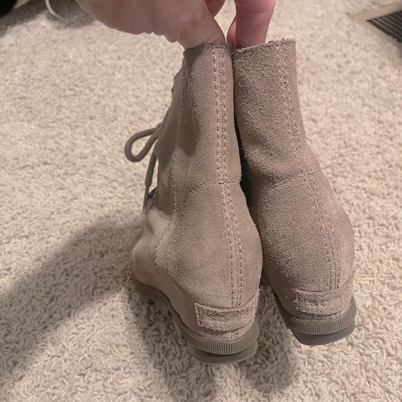 Sorel Joan of Arctic Wedge II Waterproof Bootie. Kids size 2 - Picture 2 of 4